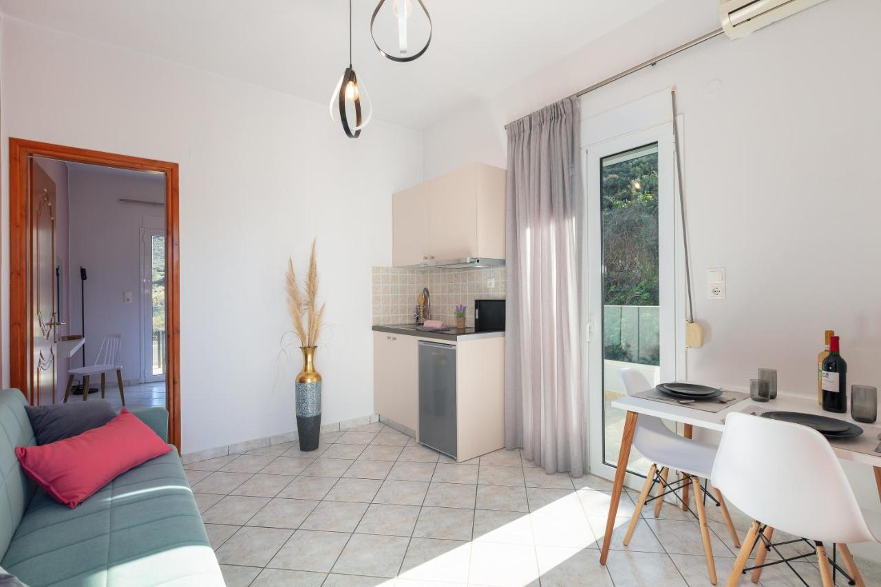 Pietra Di Mare Aparthotel Petres  Екстериор снимка