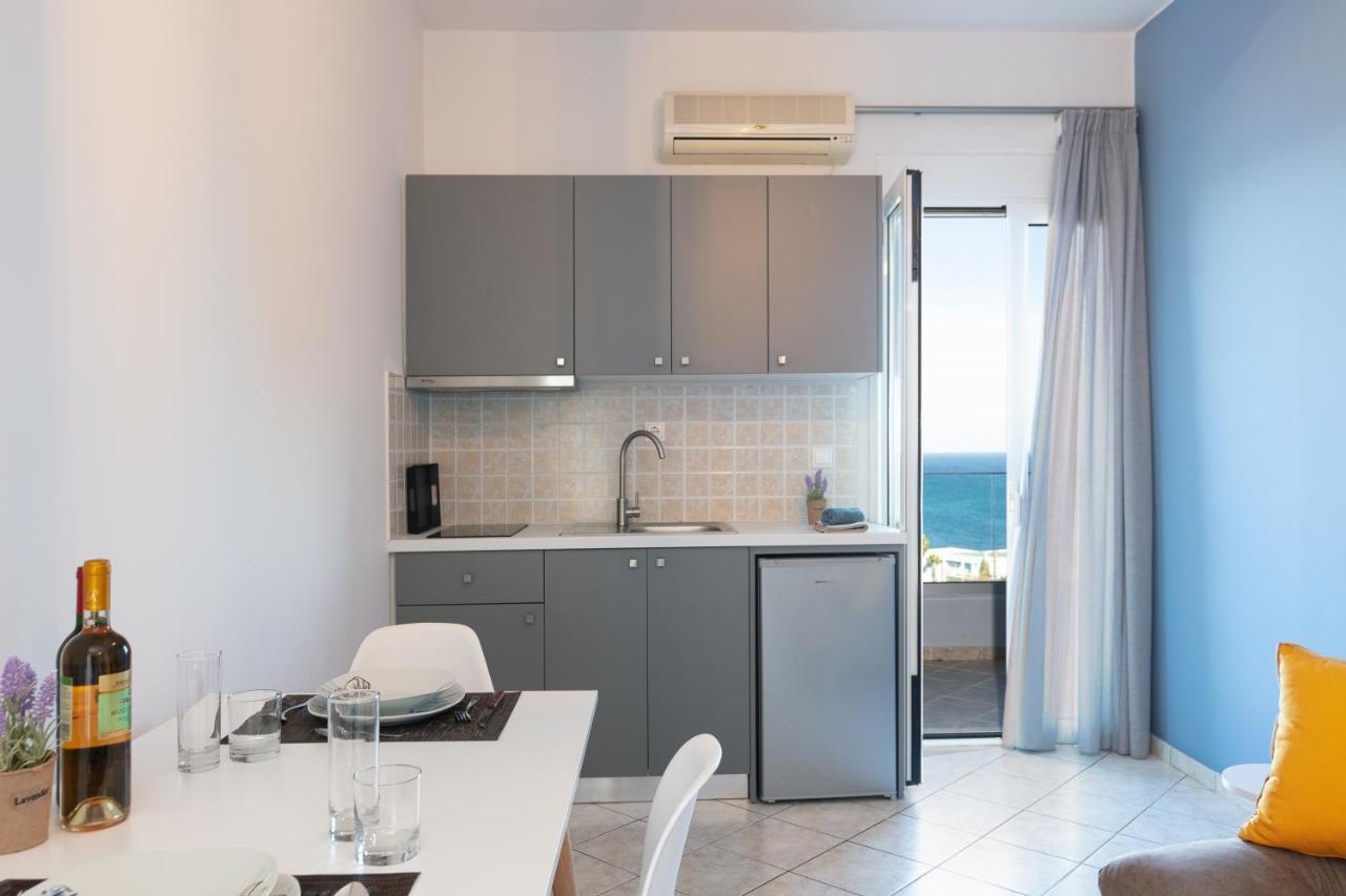 Pietra Di Mare Aparthotel Petres  Екстериор снимка