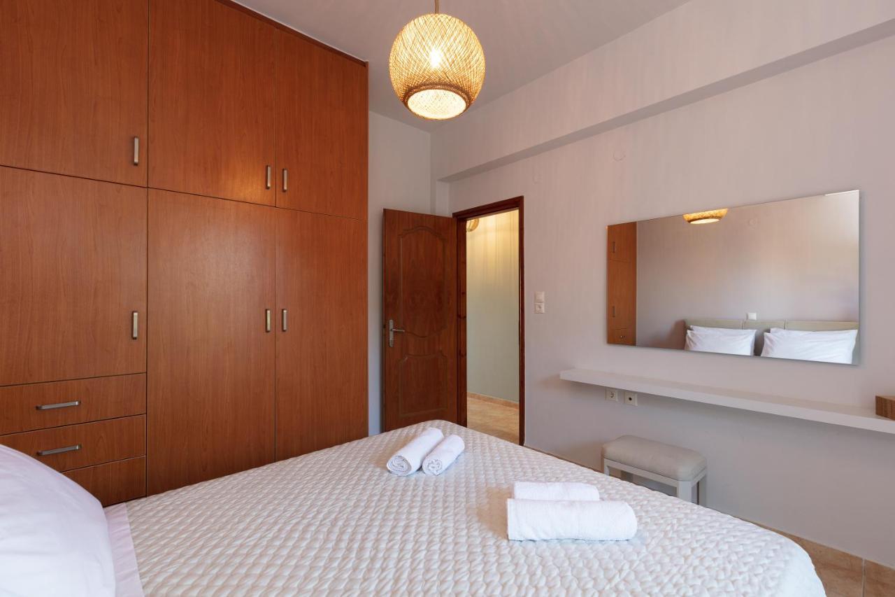 Pietra Di Mare Aparthotel Petres  Екстериор снимка