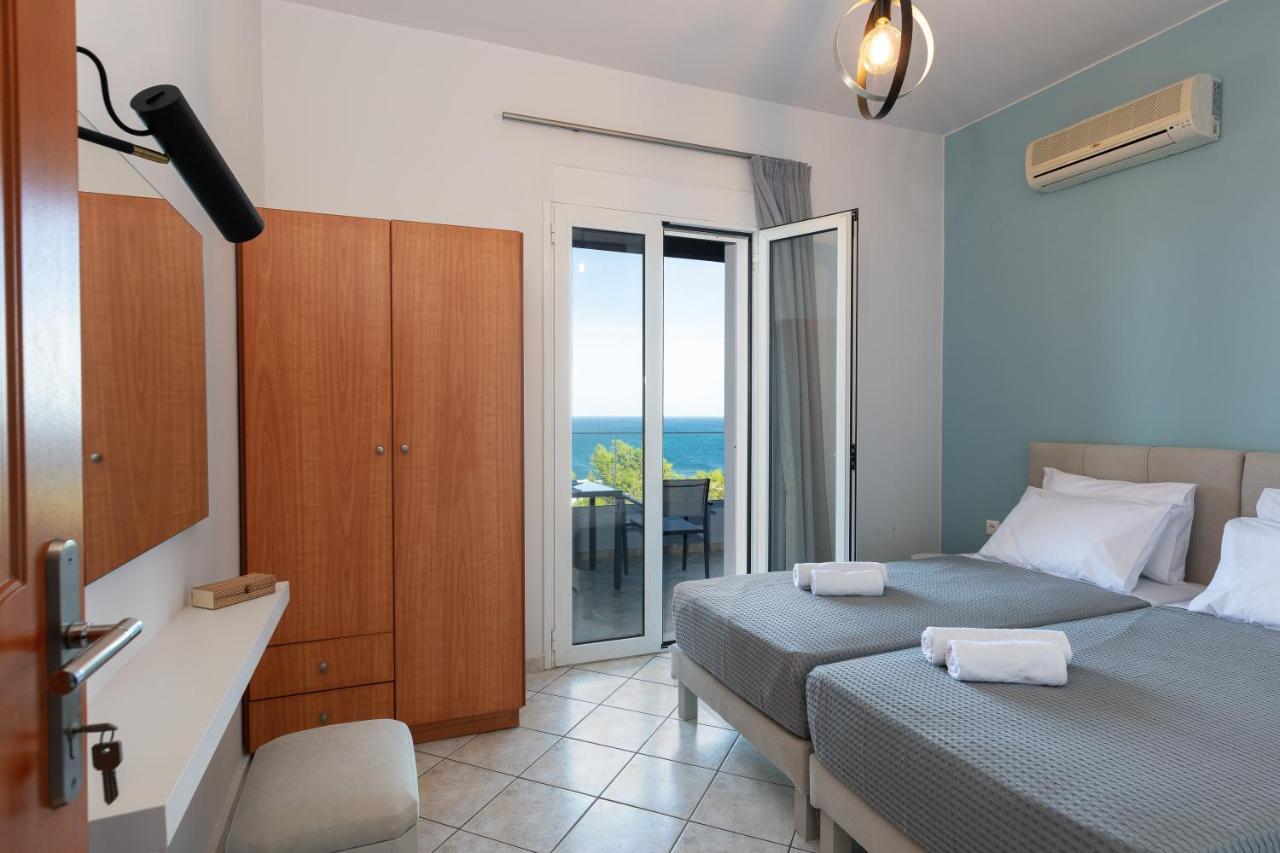 Pietra Di Mare Aparthotel Petres  Екстериор снимка