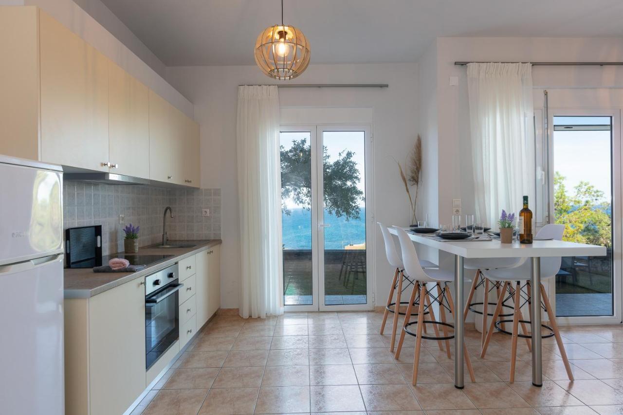 Pietra Di Mare Aparthotel Petres  Екстериор снимка